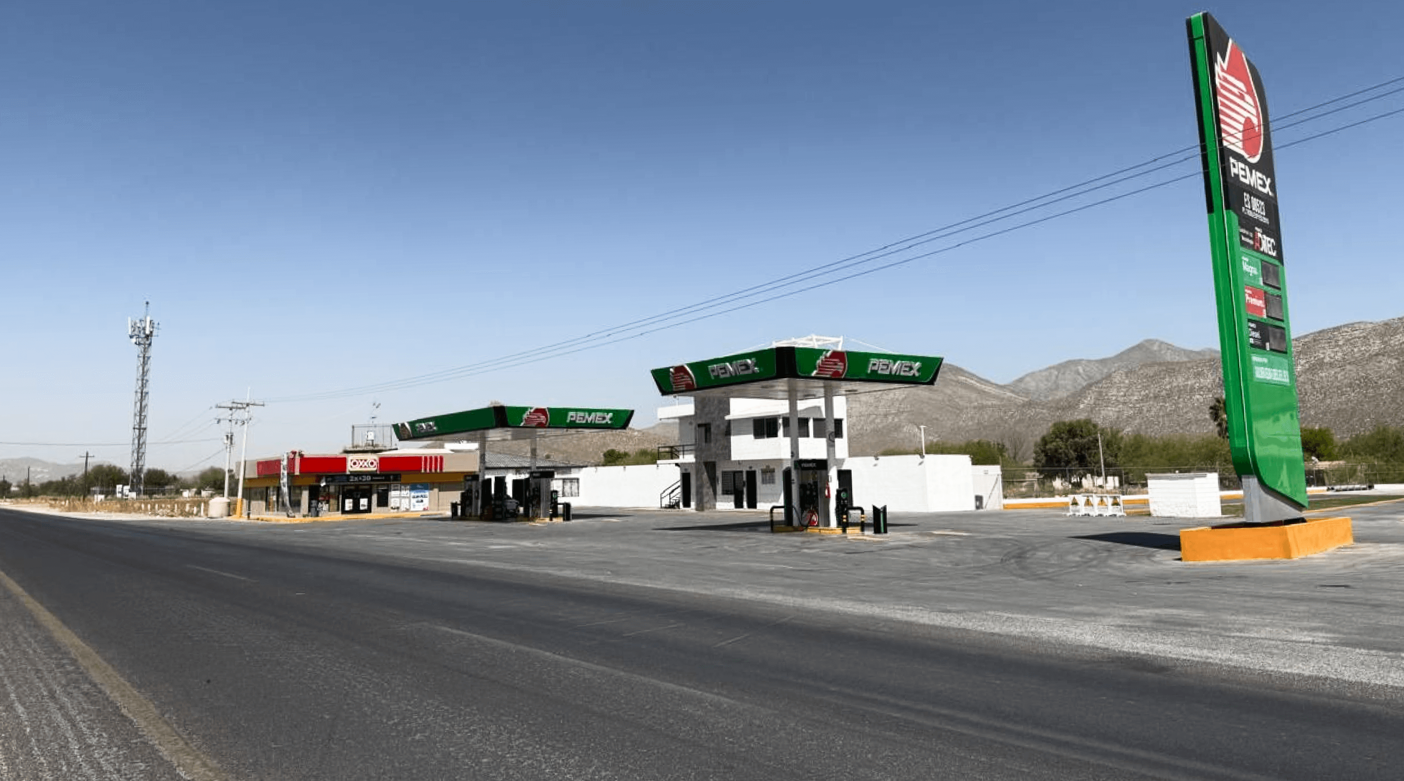 Gasolinera San Francisco de Grupo Goma sobre la Carretera Federal 49 en Lerdo, Durango